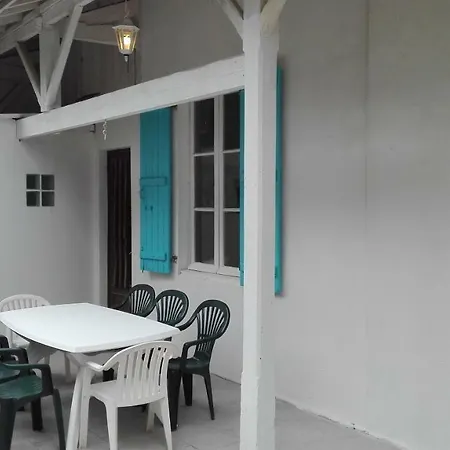 Maison Les Rosiers Hébergement de vacances *